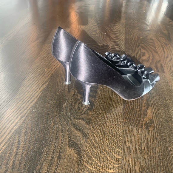 Stuart Weitzman satin heels - Picture 3 of 4